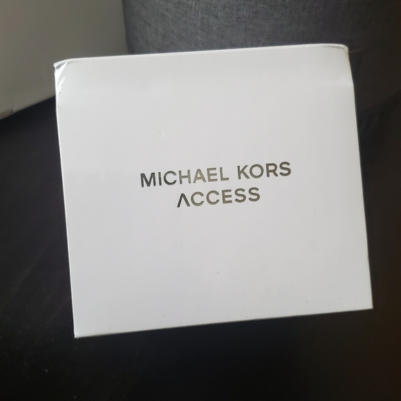 Michael Kors Smart Watch- MKT5065 - Picture 5 of 6